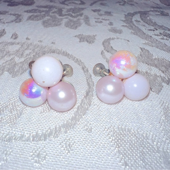 Jewelry - VINTAGE SCREW BACK PARK EARRINGS